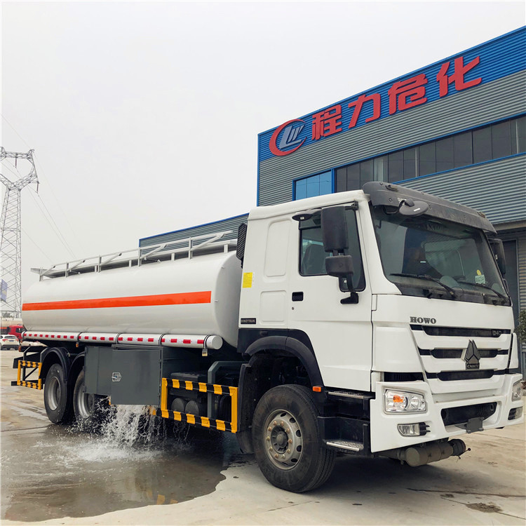 Sinotruk 20m3 camion de livraison de pétrole 6*4 6000 gallons camion de carburant à vendre