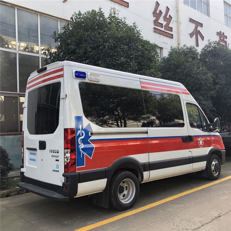 Type hôpital à usage moyen mobile de gazole d'IVECO 4*2 d'ambulance d'ICU