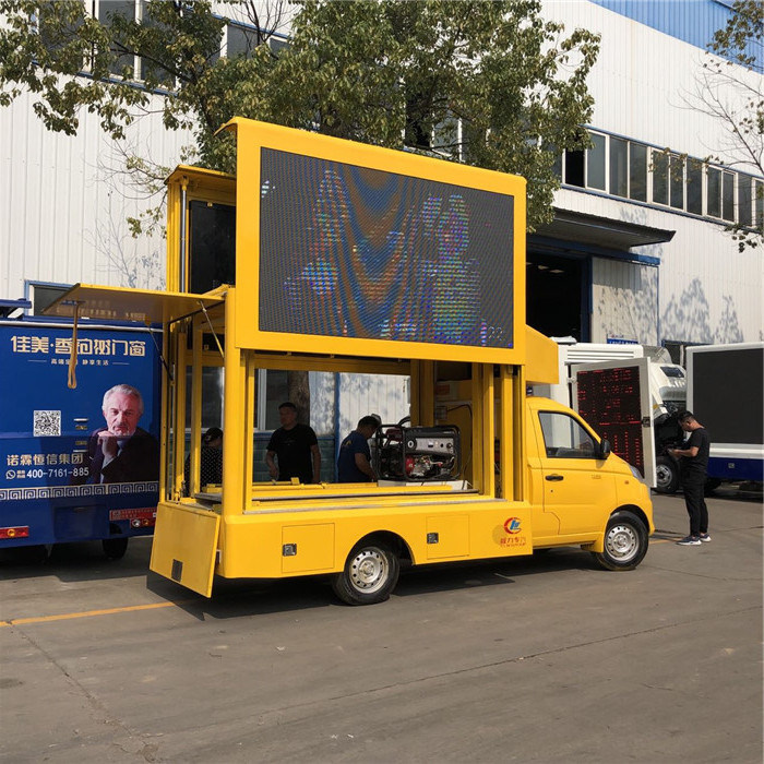 La publicité mobile Van Waterproof Small de P5 Digital 3 côtés 115 puissances en chevaux de camion d'affichage à LED mobile