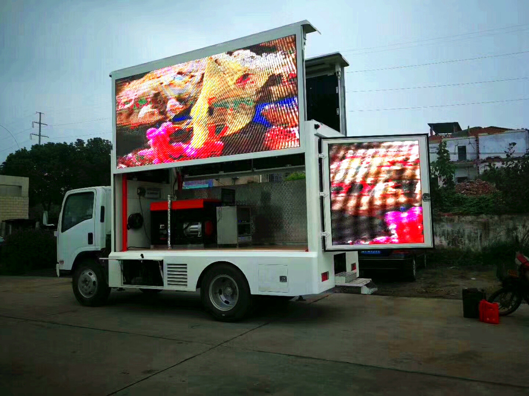 Camion mobile de publicité visuel extérieur de panneau d'affichage 3840*1728mm P4 avec de levage hydraulique