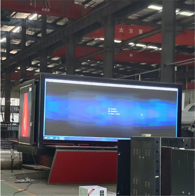Camion à affichage à LED mobile de 16 pieds 220V 3 côtés P4 Camion à LED numérique avec levage d'écran