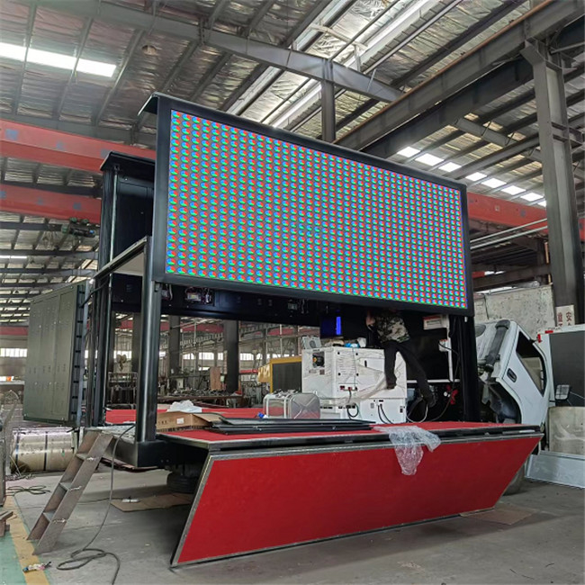 Camion à affichage à LED mobile de 16 pieds 220V 3 côtés P4 Camion à LED numérique avec levage d'écran