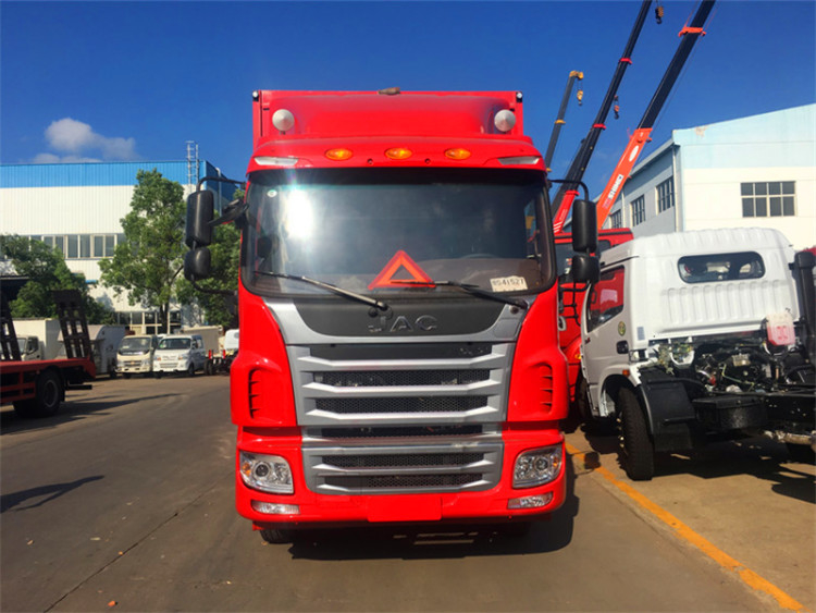 JAC Light Duty Cargo Vans 10 Ton Box Truck 100Km/H 7800*2450*2500 millimètre