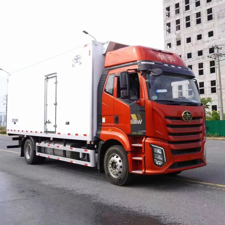 Fruit de FAW 10 Ton Reefer Truck Cold Room Van Truck For Vegetable And