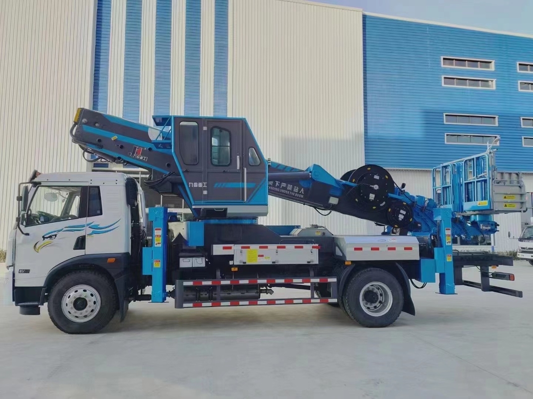 L'opération de la haute altitude 190HP troque le camion de plate-forme monté par camion de travail aérien de 45m