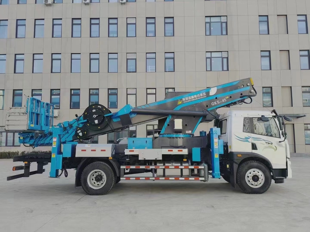 Le camion 6 de plate-forme du travail 140KW aérien a roulé le camion diesel de seau de l'EURO 3
