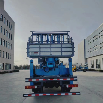 Le camion 6 de plate-forme du travail 140KW aérien a roulé le camion diesel de seau de l'EURO 3