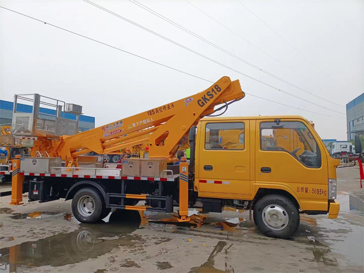les camions à haute altitude d'opération de 24m troquent le camion aérien aérien monté de plate-forme de la plate-forme 4X2 de travail