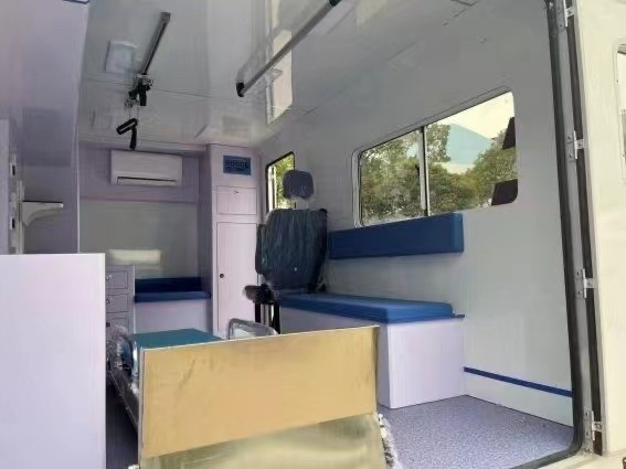 130km/H ambulance de transport d'IVECO de véhicule de l'hôpital ICU pour des services médicaux de secours