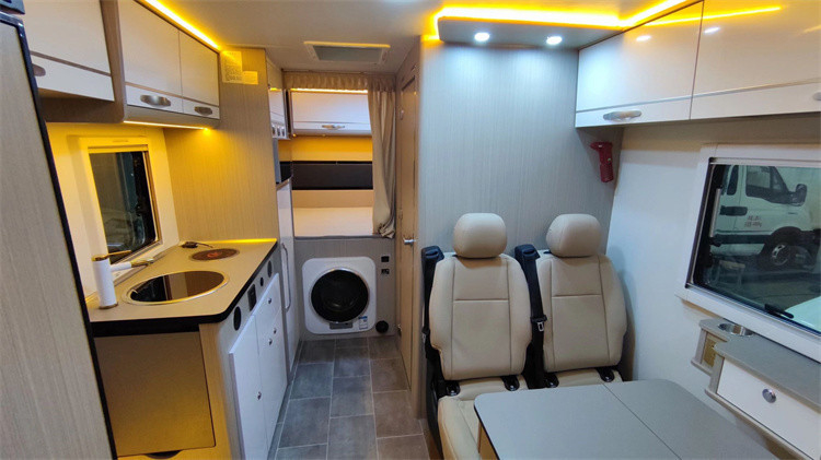 YUEJIN 4x2 Mobile Auto Camper Outdoor Luxe RV Caravan Van Pour les voyages en famille