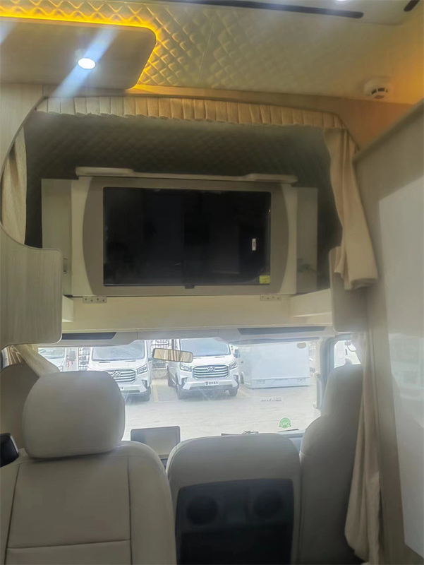 YUEJIN 4x2 Vente de voiture de vacances de luxe en Arabie saoudite