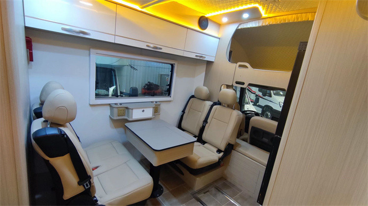 YUEJIN 4x2 Vente de voiture de vacances de luxe en Arabie saoudite