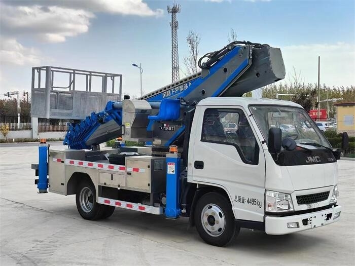 Camion de plateforme de travail aérien durable avec norme d'émission Euro 5 et empattement 3300 mm
