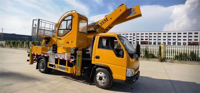 Camion de plateforme de travail aérien Euro 5 de 132 chevaux de Dongfeng polyvalent et efficace
