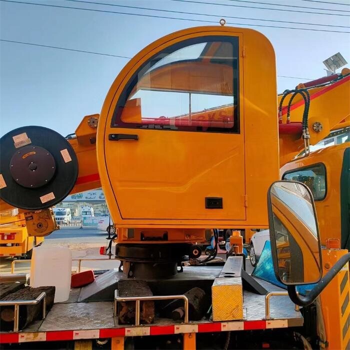 Camion de plateforme de travail aérien Euro 5 de 132 chevaux de Dongfeng polyvalent et efficace