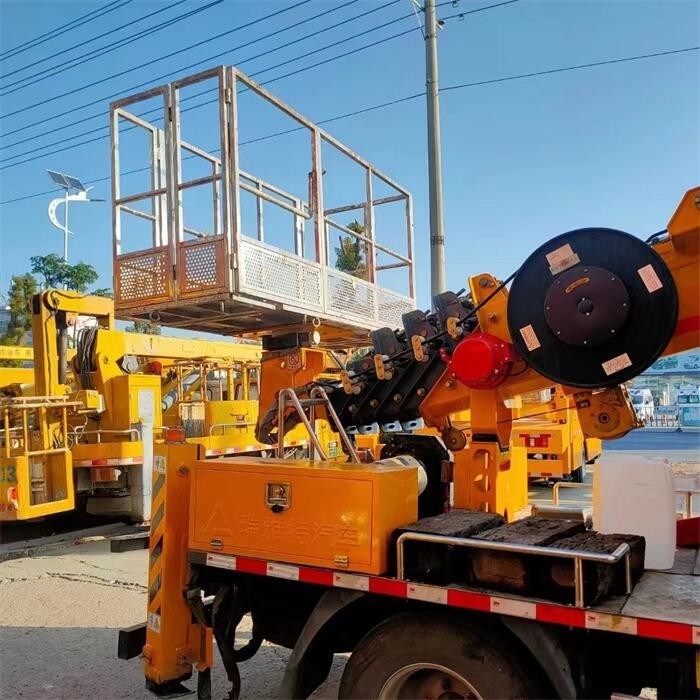 Camion de plateforme de travail aérien Euro 5 de 132 chevaux de Dongfeng polyvalent et efficace