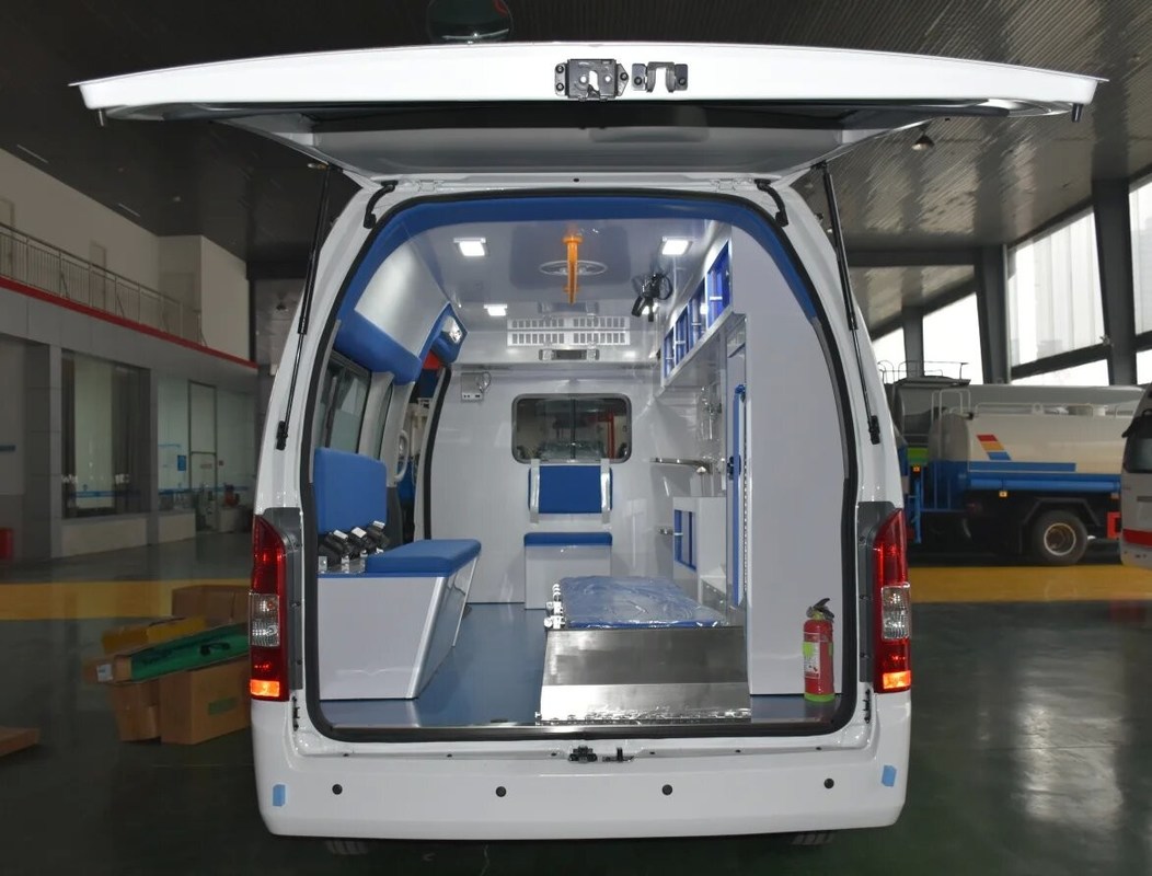 Ambulances d'urgence LHD/RHD avec pneus 195/75R16LT à entraînement type 4x2 véhicule d'ambulance à vendre