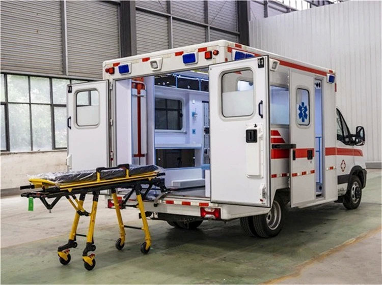 Véhicule d'ambulance d'urgence équipé de la norme d'émission Euro 5 Poids de freinage 2970 kg Véhicule de sauvetage médical