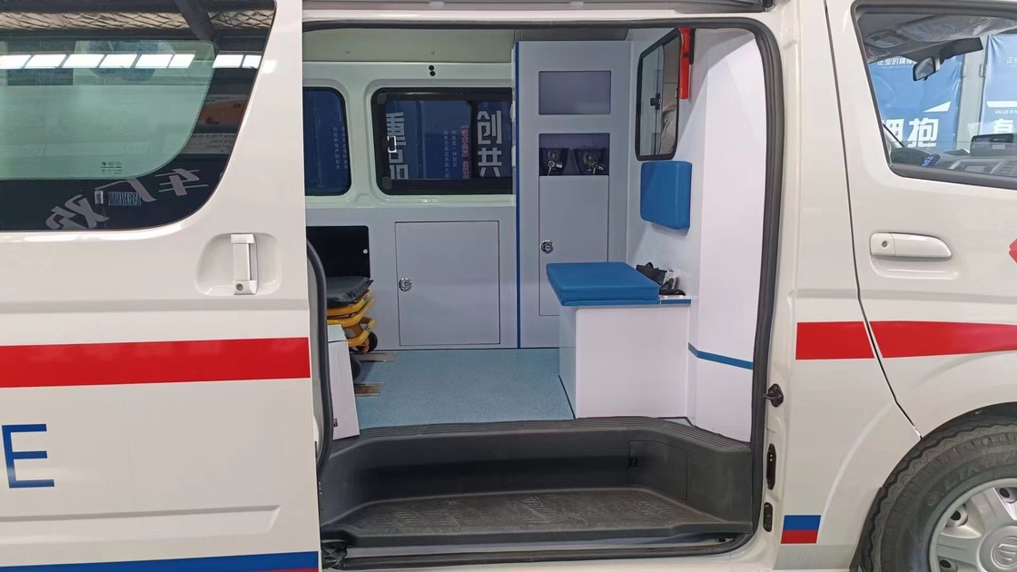 Camion d'ambulance 130 km/h Vitesse maximale Véhicule de clinique mobile avec suspension avant/arrière de 1320/1160 mm