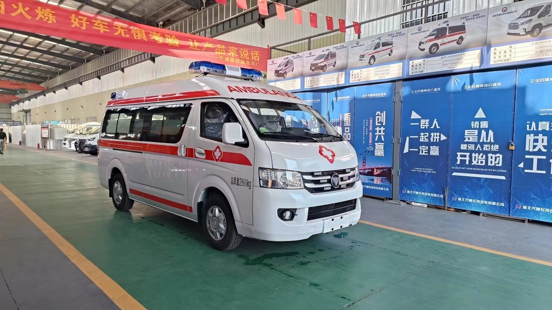 Voiture d'ambulance d'urgence à transmission manuelle pour 5-6 passagers avec norme d'émission Euro 5