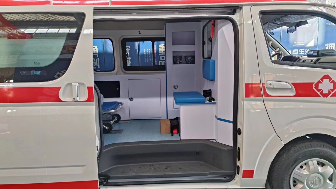 Voiture d'ambulance d'urgence à transmission manuelle pour 5-6 passagers avec norme d'émission Euro 5
