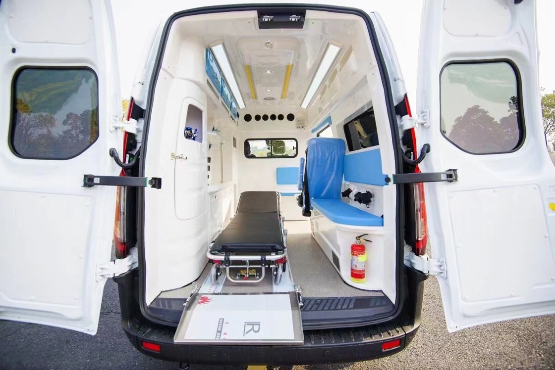 Euro 5 4*2 Ford Ambulance d'urgence avec équipement de premiers secours et armoire à côté