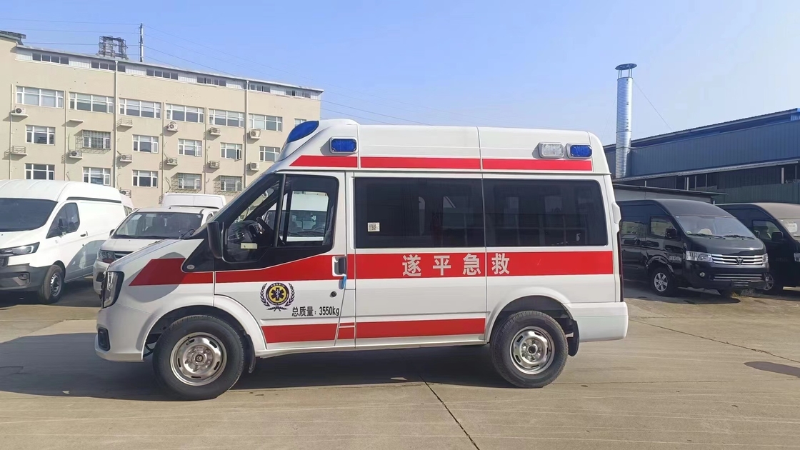 Chine 4*2 moteur diesel Ambulance d'urgence Voiture GVW 3510 Kgs Ambulance pour véhicules