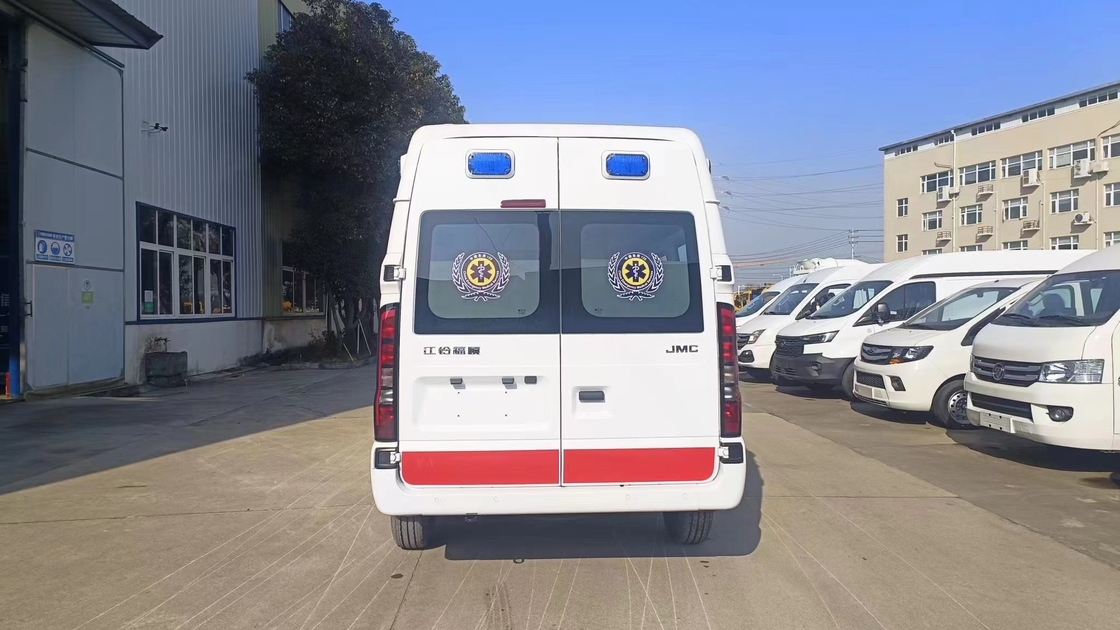 Chine 4*2 moteur diesel Ambulance d'urgence Voiture GVW 3510 Kgs Ambulance pour véhicules