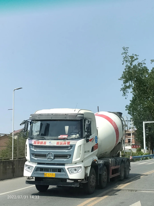 Camion à béton Sinotruk Howo CKD / SKD avec une capacité de fourniture de 15-20 tonnes