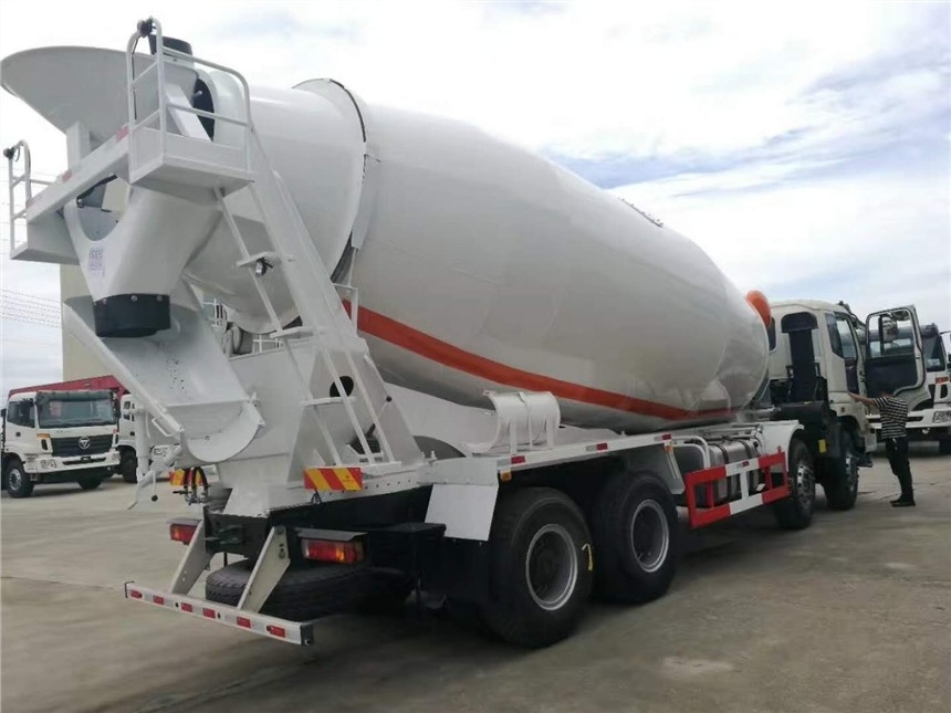 Camion à béton Sinotruk Howo CKD / SKD avec une capacité de fourniture de 15-20 tonnes