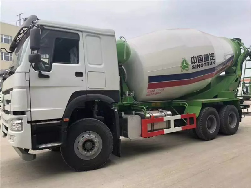 13870 kg Poids de freinage 6*4 Forme de conduite Ciment à béton Camion à béton avec pneu en acier 12.00R20