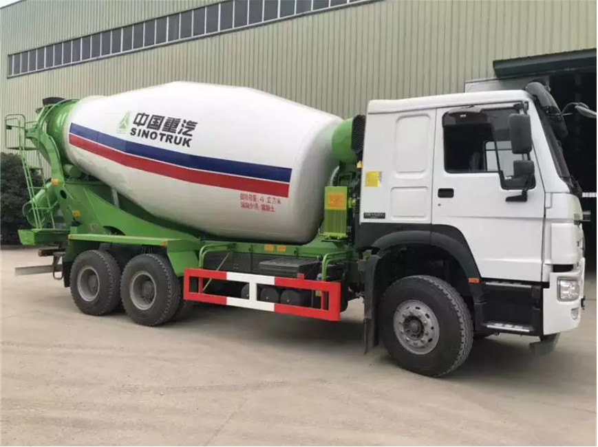 13870 kg Poids de freinage 6*4 Forme de conduite Ciment à béton Camion à béton avec pneu en acier 12.00R20