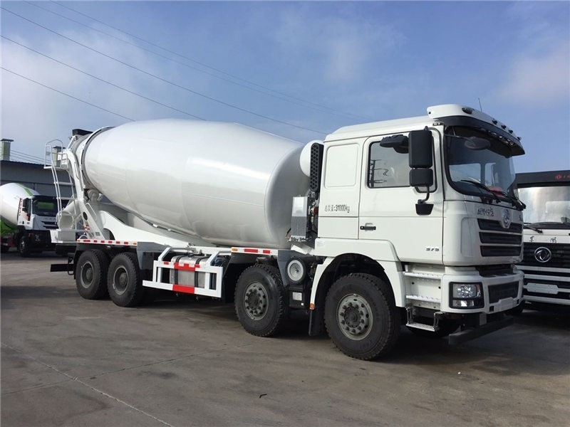 12 14 15 cu ft mélangeur de ciment 10 vitesses vers l'avant 2 vers l'arrière SINOTRUK HOWO