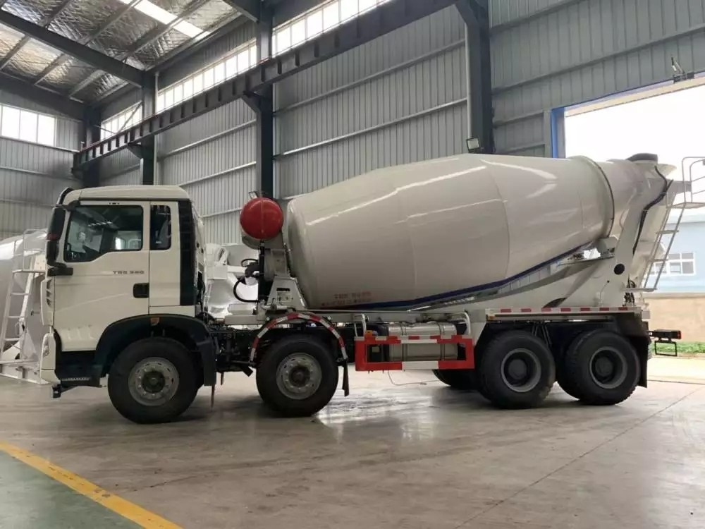 12 14 15 cu ft mélangeur de ciment 10 vitesses vers l'avant 2 vers l'arrière SINOTRUK HOWO