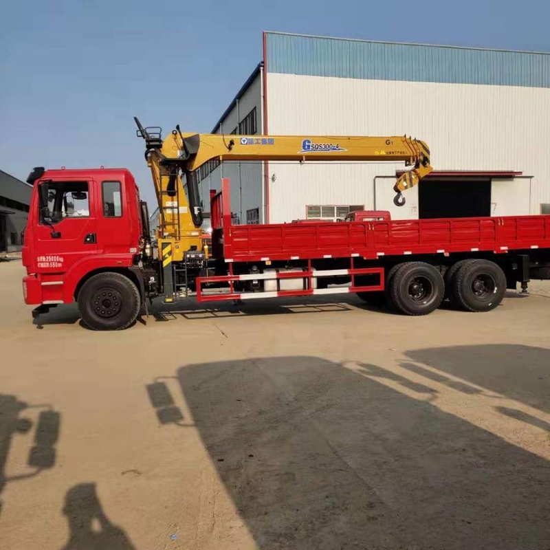 6*4 Boom Dongfeng Téléscopique Droit Cran monté sur camion pour les besoins de levage lourd