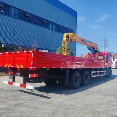 6*4 Boom Dongfeng Téléscopique Droit Cran monté sur camion pour les besoins de levage lourd