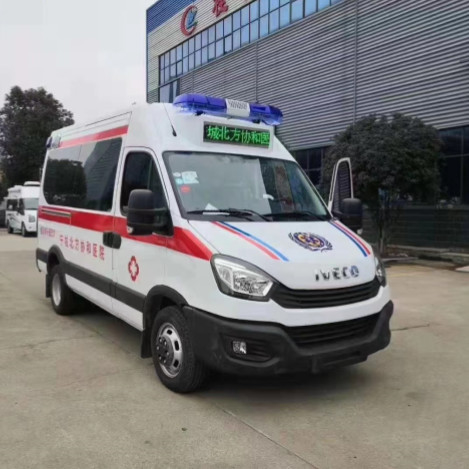 Ambulance Iveco 2800 mm Vans d'ambulance à roue basse avec 90 kW de puissance nominale et 3550 kg de poids brut