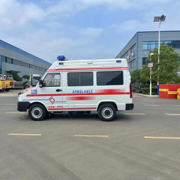 Ambulance Iveco 2800 mm Vans d'ambulance à roue basse avec 90 kW de puissance nominale et 3550 kg de poids brut