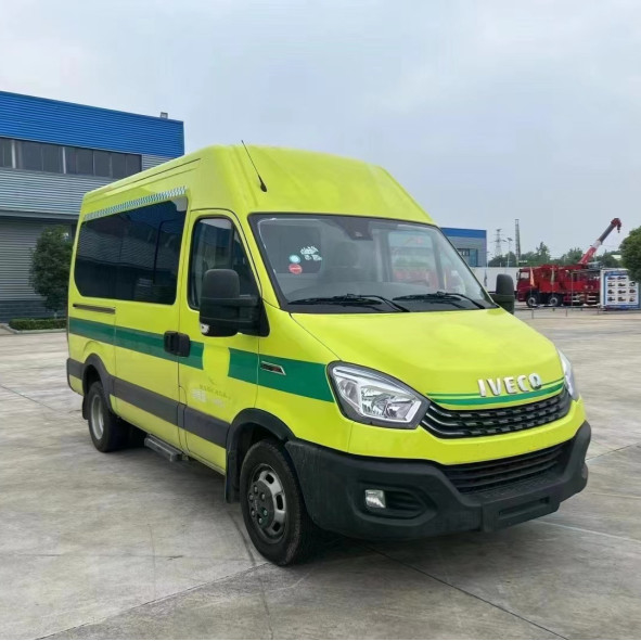 4*2 Ambulance Iveco Euro 6 véhicule classique de secours d'urgence avec une vitesse maximale de 145 km/h