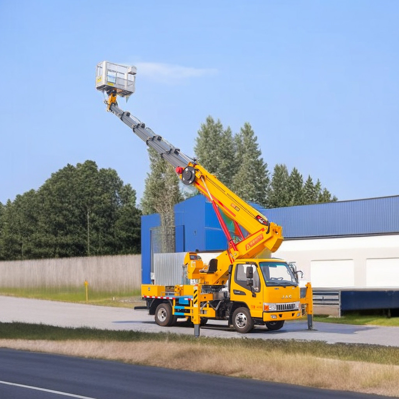 Isuzu 85KW Camion de travail aérien Camions à seau 200kg Charge à 5 vitesses manuelle Hexagonal Jib Strobe Light