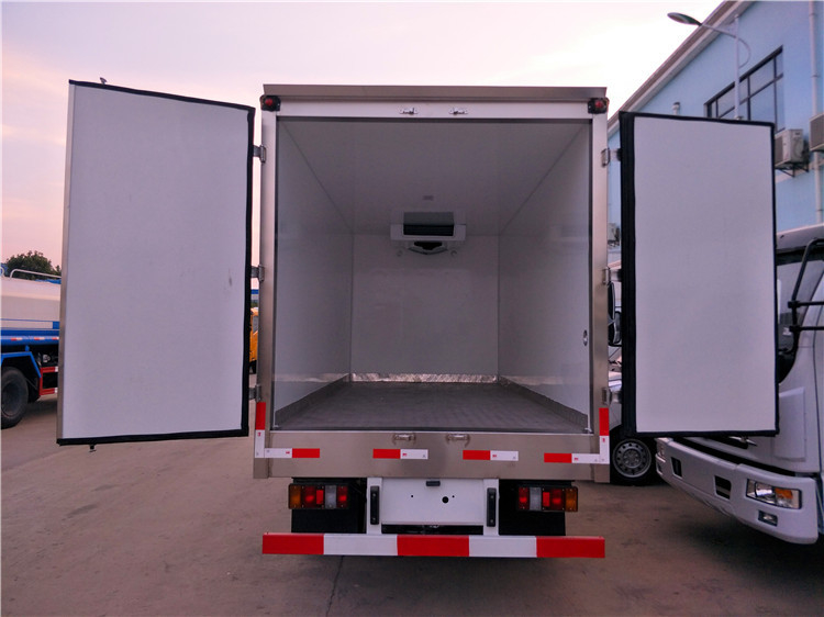 Japon 4*2 ISUZU Truck de la boîte à réfrigérateur Système PTO Truck congélateur de 5 tonnes