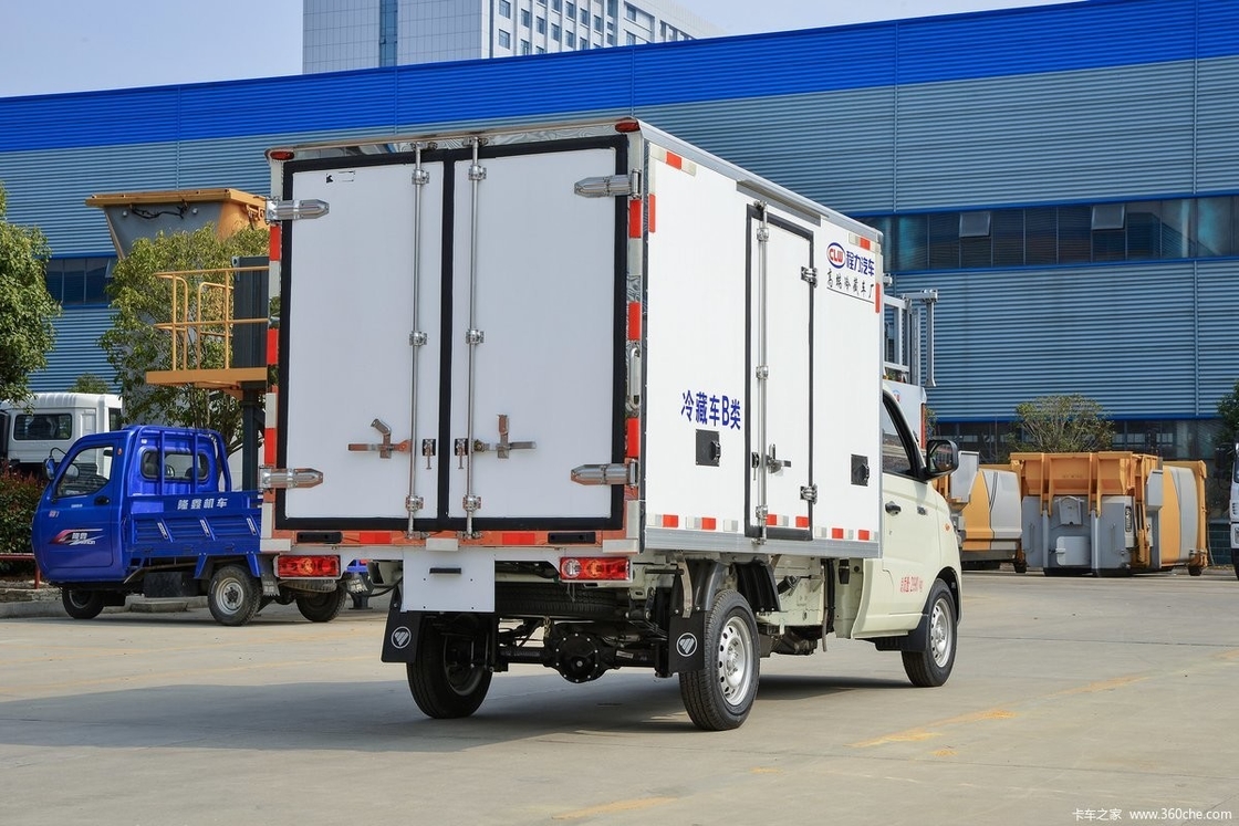 Vans de refroidissement Dongfeng 4x2 6x4 Ambulance Vans 10 tonnes -5 à -15 degrés
