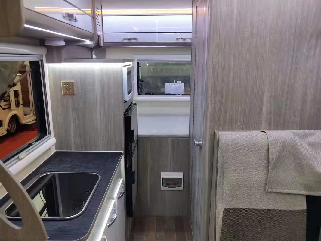 Caravane extérieure de Van Automatic Transmission 4*2 Motorhome rv de campeur de Yuejin Foton