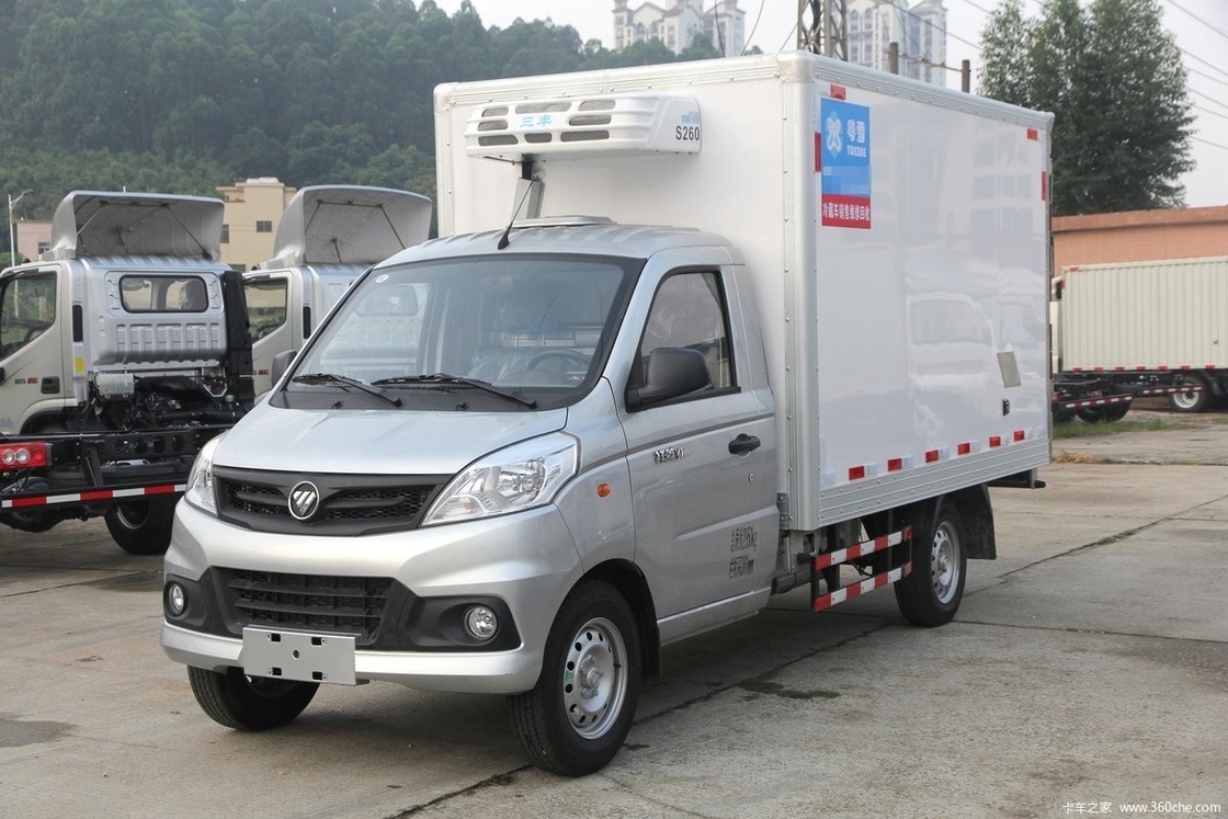 2 tonnes de camion réfrigéré de Foton d'essence de type congélateur réfrigéré Van de carburant