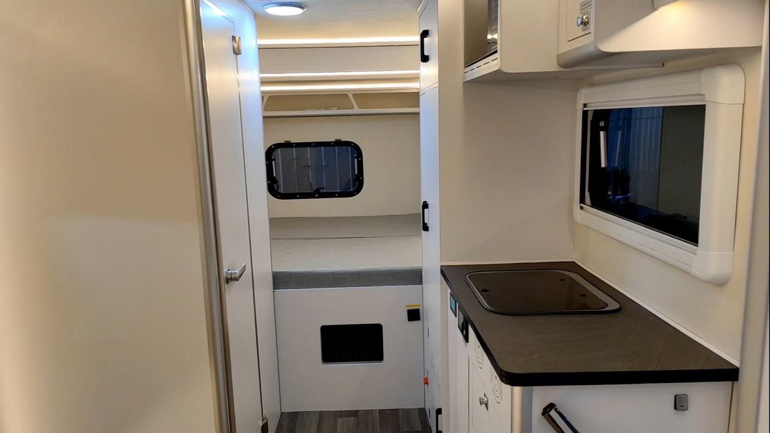 Maison extérieure de Van Decorated Shell 220V de caravane de la boîte rv de fibre de verre