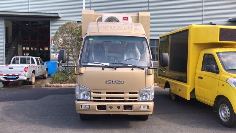 Écran LED voiture et audio publicité extérieure Roadshow Stage Truck Diesel manuel