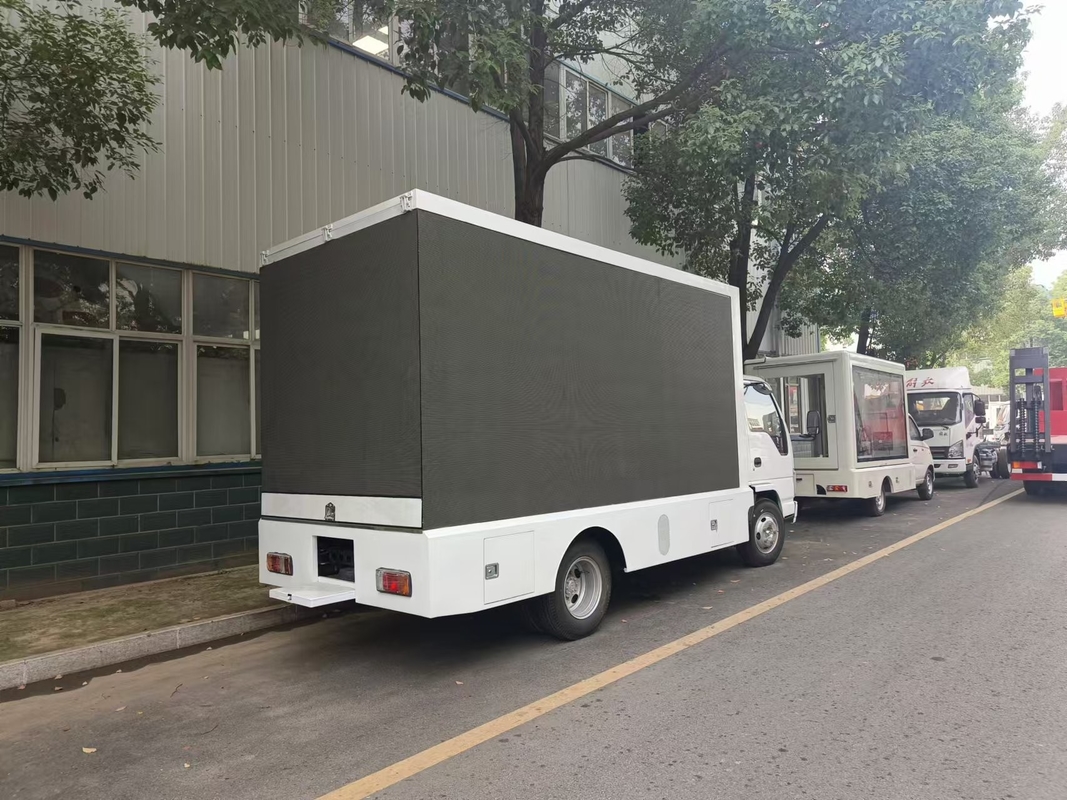 Full Color P5 P6 Mobile LED Billboard Trucks Isuzu camion de panneaux d'affichage numérique mobile